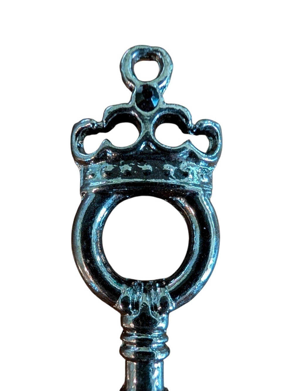 Antique-Style Silver Key Pendant - Picture 2 of 4
